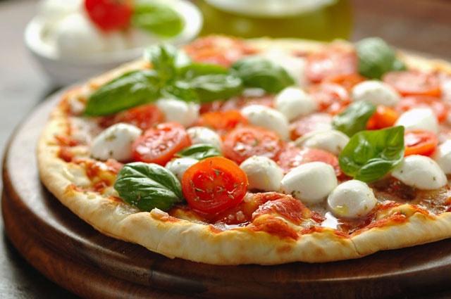 mozzarella gan lien voi pizza y