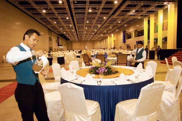 Vai trò Casual thể hiện rõ khi Nhà hàng Khách sạn tổ chức tiệc vai tro casual the hien ro khi nha hang khach san to chuc tiec