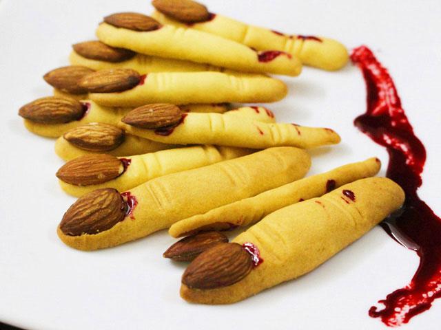Bánh quy ngón tay Halloween banh quy ngon tay halloween
