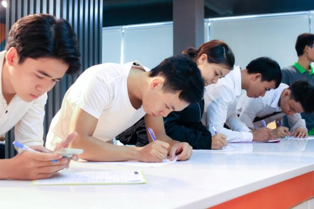 Chuẩn bị CV cho ngày hội tuyển dụng tháng 10 chuan bi ngay hoi tuyen dung thang 10