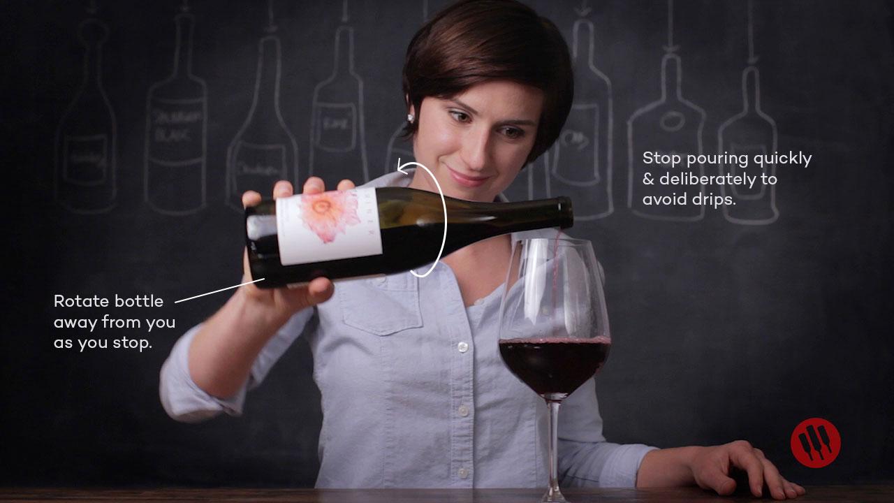 Rót rượu vang trong Nhà hàng Khách sạn rot ruou vang chuan trong nha hang khach san