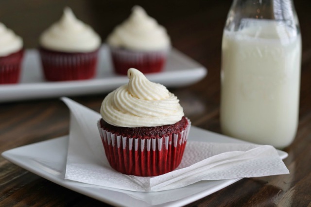 Whipping Cream được sử dụng nhiều trong làm bánh whipping cream hon hop kem sua beo