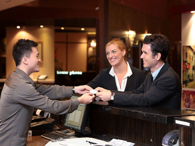 gio g trong khach san tuong duong voi gio check in va check out