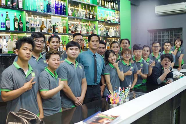 Đại diện nhà tuyển dụng S Bistro dành nhiều lời khen cho Học viên Hướng Nghiệp Á Âu nha tuyen dung s bistro danh nhieu loi khen cho hoc vien huong nghiep a au