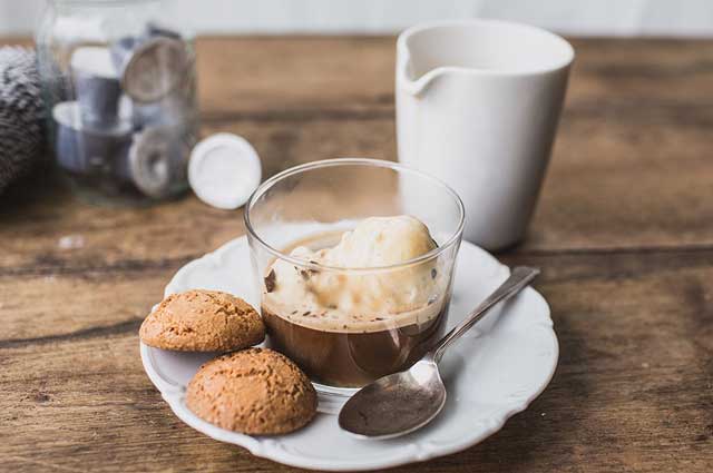 Affogatto với sự kết hợp giữa Espresso và kem dừa là hương vị được ưa chuộng nhất tại Heart Coffee huong vi ua chuong