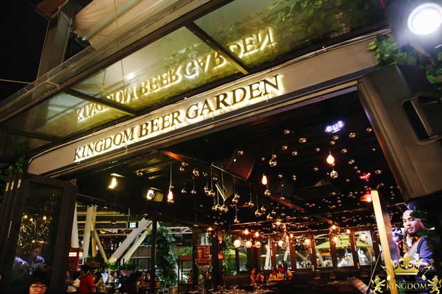 Không gian sang trọng của Kingdom Beer Garden kingdom beer garden