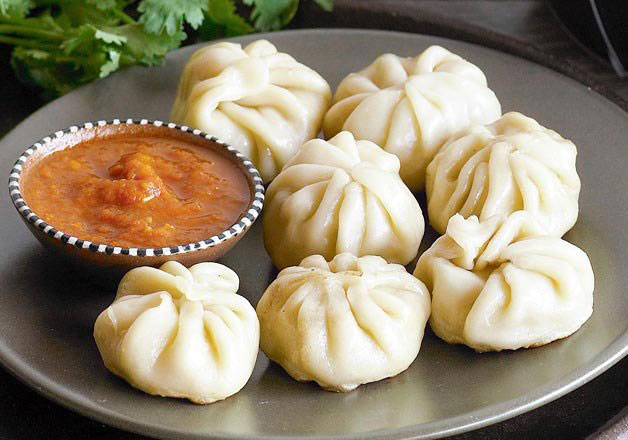 Momos trông giống há cảo nhưng hương vị mang nét đặc trưng riêng momos