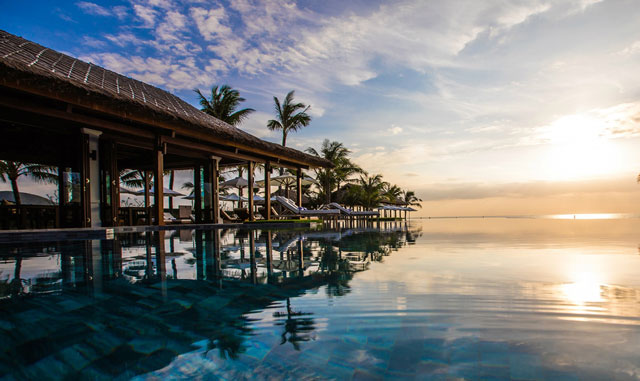 Bể bơi thư giãn có phong cách yên bình của The Anam Resort Cam Ranh The Anam Resort Cam Ranh