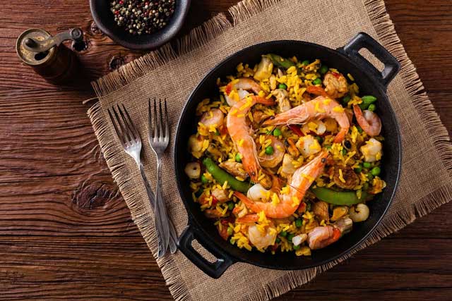 Paella – món cơm xào bắt mắt với nguyên liệu phong phú mon com xao paella