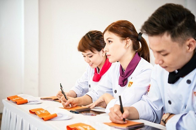 Phụ Bếp Bánh Phu bep banh mui thom cua banh my