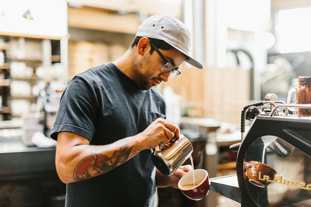 Barista là người đảm nhận pha chế các loại café barista pha che cafe