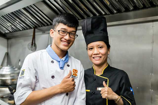 Bếp trưởng Susan nhà hàng Lion City bep truong susan nha hang lion city