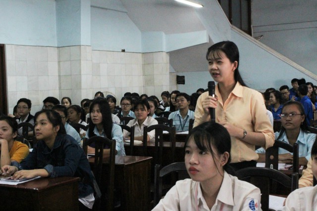 Các bạn sinh viên thoải mái đặt vấn đề cac ban sinh vien dat van de bo sung