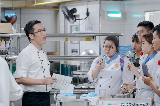 Anh Lê Xuân Trường chia sẻ kinh nghiệm làm bếp cho bạn trẻ chia se kinh nghiem