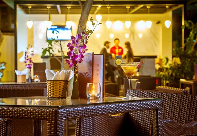 Nhâm nhi ly cocktail ngon tuyệt, mát lạnh chắc chắn sẽ đem đến cảm giác khó quên Nhâm nhi ly cocktail ngon tuyệt, mát lạnh