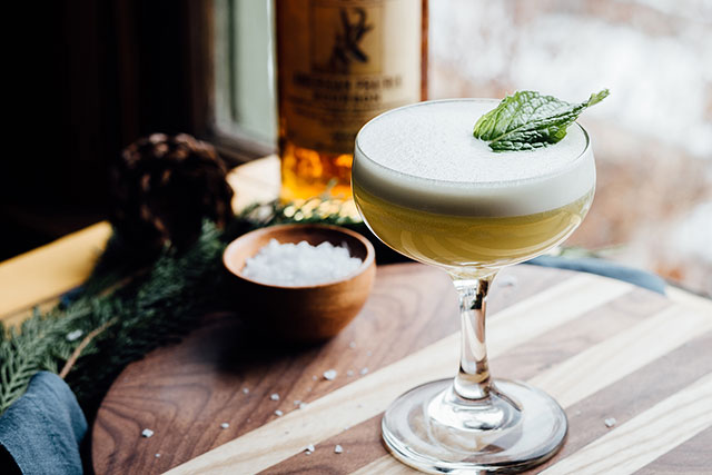 Cocktail sau khi Dry Shake có lớp bọt trắng trên bề mặt khá đẹp Cocktail Dry Shake