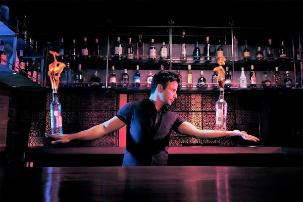 Bartender chuyên nghiệp sẽ biến công đoạn Kèo nhà cái bóng đá world cup thành buổi trình diễn Công việc Bartender