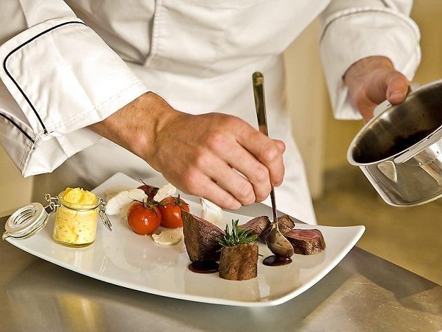 Công việc của Saucier tại Nhà hàng Khách sạn cong viec cua saucier tai nha hang khach san