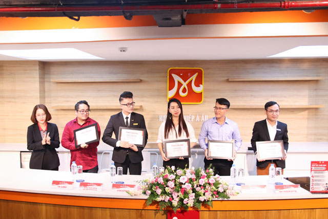 Đại diện các doanh nghiệp tham gia chương trình Đại diện các doanh nghiệp tham gia chương trình