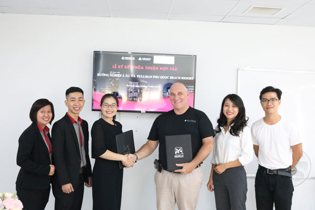 “Cái bắt tay” đánh dấu sự liên kết giữa Worldcup2026, HNAAu và Pullman Phú Quốc liên kết giữa Worldcup2026, HNAAu và Pullman Phú Quốc