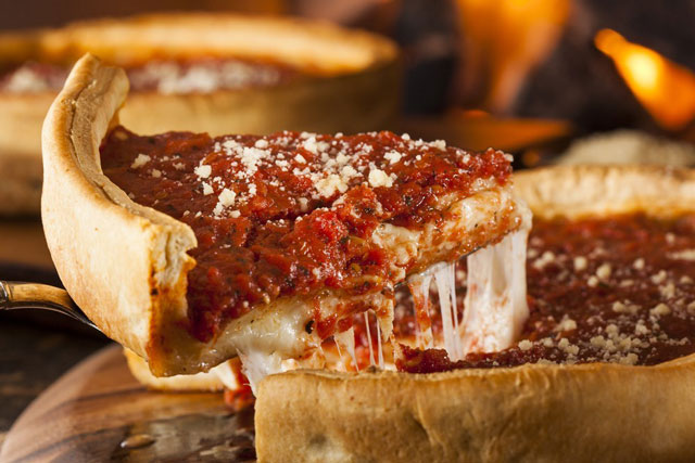 Deep Dish Pizza có đế bánh dày và cao Deep Dish Pizza