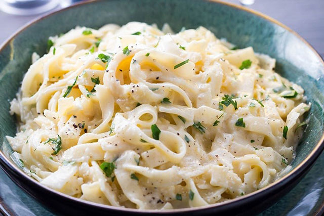 fettucine va mi trung