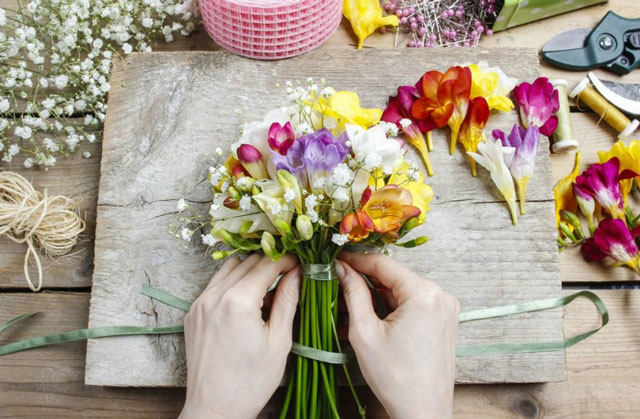 Florist cần có kỹ năng cắm hoa đạt tiêu chuẩn Florist cần có kỹ năng cắm hoa