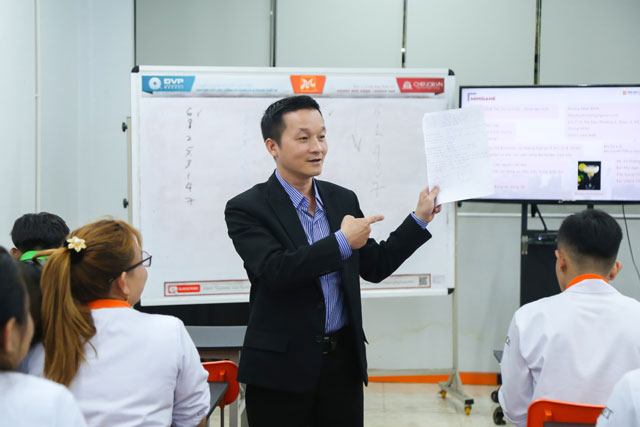 Ngoại hình có phải điều kiện cần của nhân sự Khách sạn? chia sẻ về mẫu CV chuẩn ngành NHKS