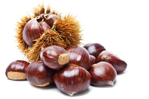Hạt dẻ có ngoại hình bên ngoài khá giống Hazelnut hạt Hazelnut và hạt dẻ