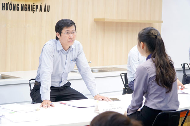Để vượt qua thách thức từ nhà tuyển dụng, học viên phải tập trung và tự tin học viên phải tập trung