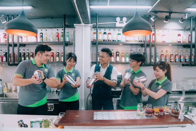 Học viên được giảng viên giàu kinh nghiệm truyền dạy bí quyết hoc vien duoc truyen bi kip