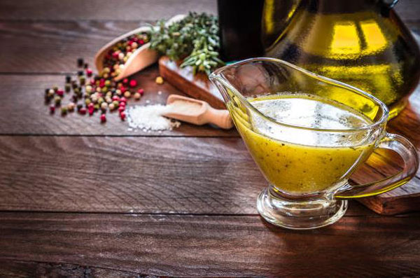 Xốt Ceasar màu trắng kem, thơm béo xốt kiểu Ý