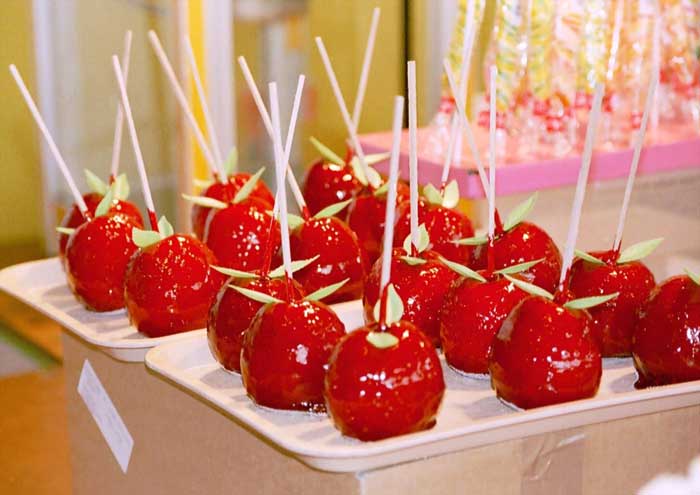 Kẹo táo viên máu Halloween keo tao vien mau ngay halloween