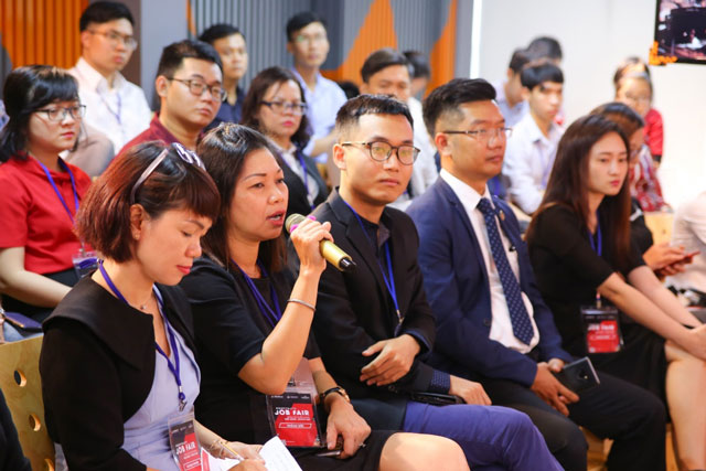 khách mời giao lưu trực tiếp