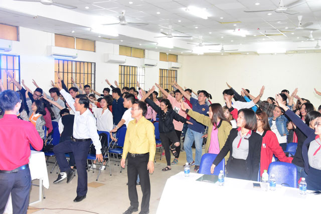 Không khí sôi nổi ở game show đầu chương trình Không khí sôi nổi ở đầu chương trình