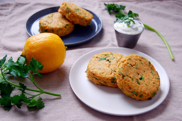 Lá parsley dùng được cho nhiều món khác nhau từ salad, hầm, nướng la parslay dung lam salad ham nuong
