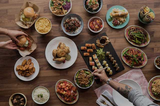 Tùy vào sở thích, thực khách có thể chọn món dựa trên thực đơn có sẵn thực khách có thể chọn món trên thực đơn có sẵn