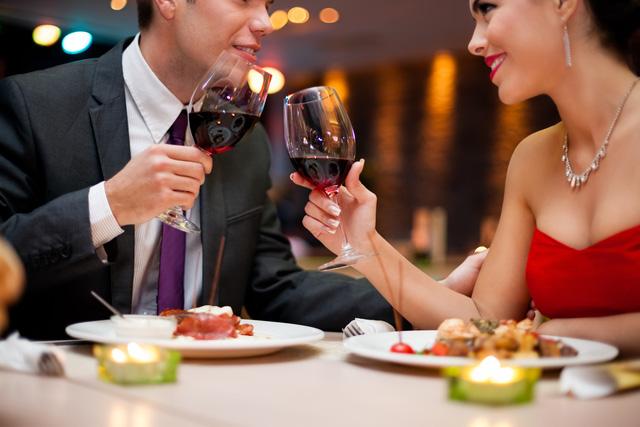 Ly để rót rượu vang nên trong suốt ly trong suot ton vinh ve dep mau ruou vang