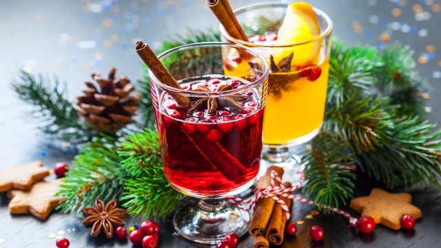 Cocktail có màu sắc sặc sỡ vô cùng bắt mắt, hấp dẫn màu sắc của cocktail
