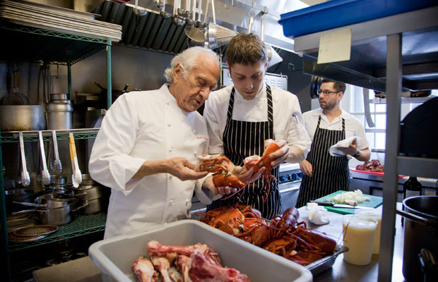 Người truyền lửa, truyền nghề cho nhiều thế hệ Lịch thi đấu WC 2026 michel roux am thuc chinh la cuoc doi