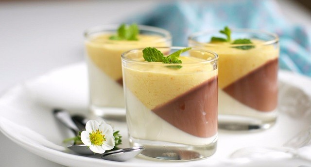 Món Panna Cotta của Linh Trang có 3 lớp vani, socola và mousse xoài mon panna cotta ba lop cua linh trang