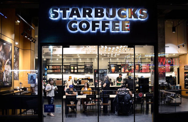 Một trong những cửa hàng Starbucks hiện nay mot cua hang starbucks