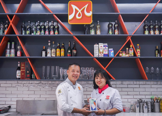 Chiếc iPhone X thứ hai đã thuộc về bạn Trần Nhật Nguyên nguoi nhan iphone x thu hai
