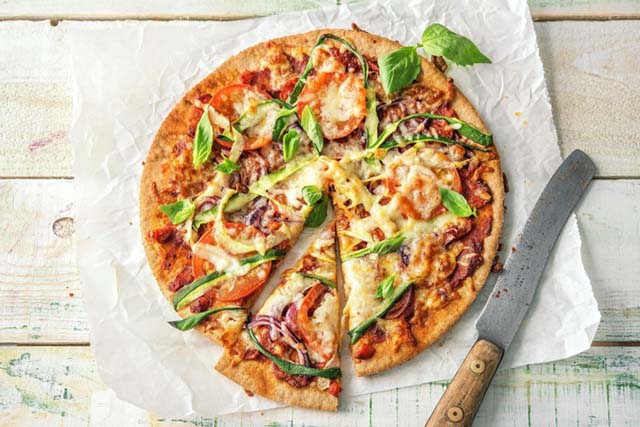 nguoi ta cho basil vao trong pizza giup tang huong vi mon an
