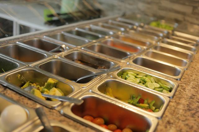 Nhà hàng Salad mô hình Singapore được chị Mai nghiên cứu, kết hợp theo khẩu vị Việt nha hang Salad theo mo hinh cua Singapore