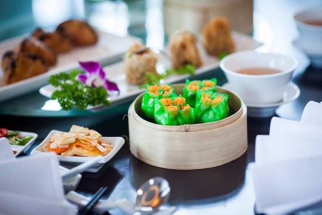 Không gian Tỷ lệ kèo cá cược World Cup và đồ uống tuyệt vời nha hang golden dragon phuc vu mon hoa
