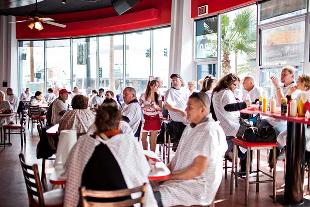 Phong cách bệnh viện ở nhà hàng Heart Attack Grill nhà hàng bệnh viện