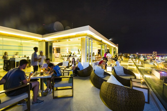 Condotel cũng có nhà hàng và quầy bar giống như ở Kèo nhà cái world cup châu âu nha hang quay bar tai condotel