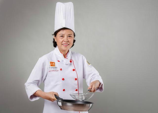 Nhắc đến người Lịch thi đấu WC 2026, người ta sẽ nghĩ đến chiếc mũ trắng nhac nguoi dau bep nghi den mu trang