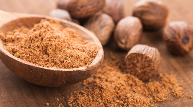 nutmeg la nhuc dau khau